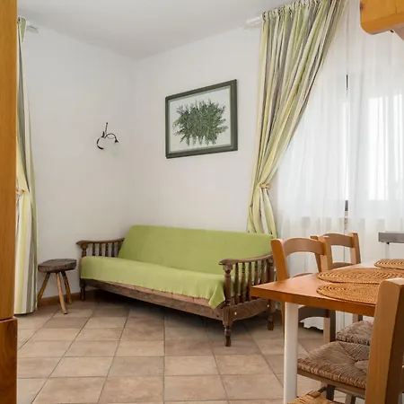 Aparthotel San Mauro Countryside Retreat With Restaurant & Wine Cellar Momjan