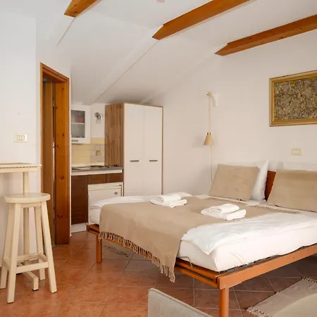 San Mauro Countryside Retreat With Restaurant & Wine Cellar Momjan