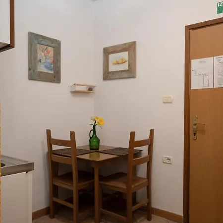 San Mauro Countryside Retreat With Restaurant & Wine Cellar Momjan