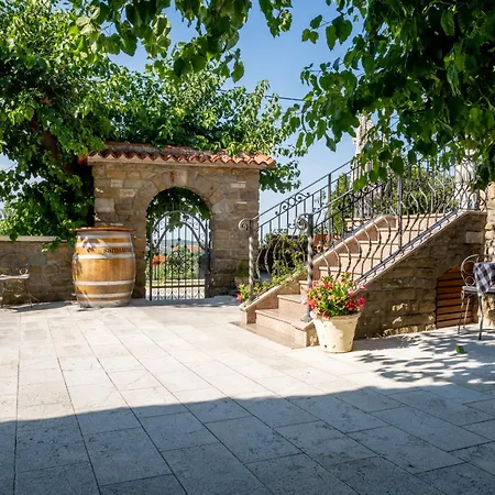 San Mauro Countryside Retreat With Restaurant & Wine Cellar 3* Momjan